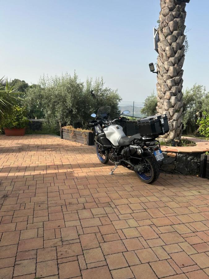 La Tana Di Luna Adrano Buitenkant foto